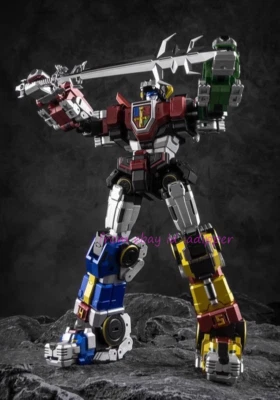 Lucky Cat Mc-01s Voltron Defender Of The Universe Metallic paint version Stock - Image 1 of 4