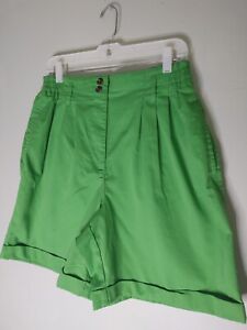 Vintage Karen Scott high waisted pleated green shorts size 14 polyester cotton