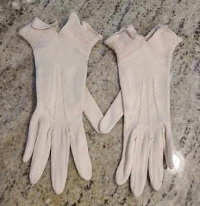 Vintage Women's Size XS Beige Cotton Formal 9.5" Gloves Knotched Ruched Cuff - Picture 1 of 20