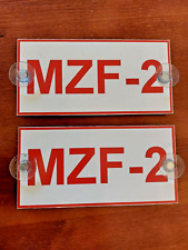 Metallschild "MZF-2" mit Saugnäpfen