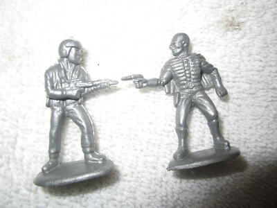 2 士兵套装,LESNEY 火柴盒 - 1977 ADVENTURE 2000 复古活动人偶玩具 — 第 1/3 张图片