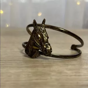 Elegant Horse Head Bracelet - Picture 1 of 3