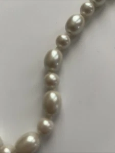 Vintage White Faux Pearl Necklace 28 Inches - Picture 1 of 4