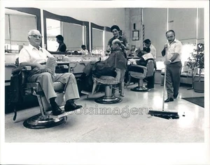 1987 Pressefoto Hispanic Latino Friseur Shop Szene 1980er Jahre Südflorida - Bild 1 von 2