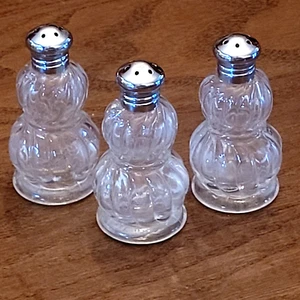 Vintage IRice Glass Salt & Pepper Shaker Set Made In Japan Silver Top - Picture 1 of 6