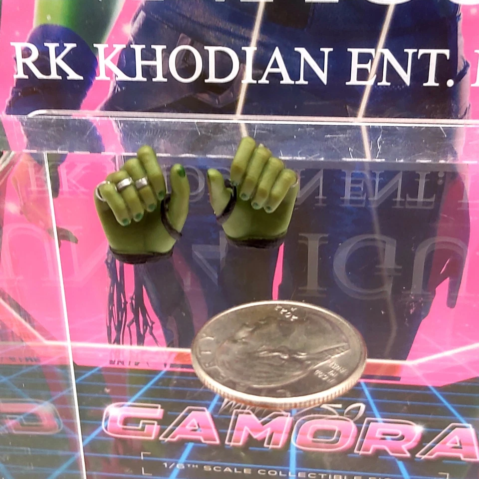 Figura de acción Hot Toys MMS259 Guardianes La Galaxia Gamora 1/6 2 manos tomadas  Foto 1 de 4