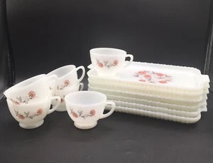 Vintage Anchor Hocking Fleurette Mittagessen Snack Teller Tasse Set Cottagecore Fire King - Bild 1 von 9