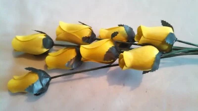 Rosas de madera Small Bud - (varios colores amarillo y verde) Foto 1 de 4