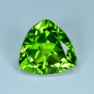 3.55Ct Master Trillion Cut Outstanding Untreated Vivid Green Peridot Gemstone - Picture 1 of 1