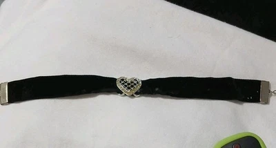Gargantilla de Terciopelo Negro Tono Plateado Colgante Corazón 12"-15.5" Bruja Gótica Foto 1 de 4