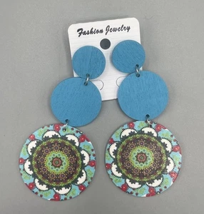 Nuevo Boho Hippie Chick Pendientes Colgantes de Madera Azul Verde Círculos 3.5" de Largo - Imagen 1 de 2