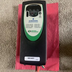 Liebert/Emerson Commander SK SKCD200220 VFD 200-240V 2.2Kw 189144G1 3cv usato - Foto 1 di 6