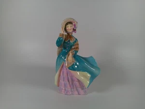 Estatuilla Royal Doulton England Bone China "DELPHINE" HN 2136 7,5" de alto - Imagen 1 de 5