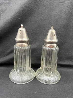 Agitadores de sal e pimenta de vidro vintage 6,5" painel canelado tampos de metal prata EUA - Imagem 1 de 4