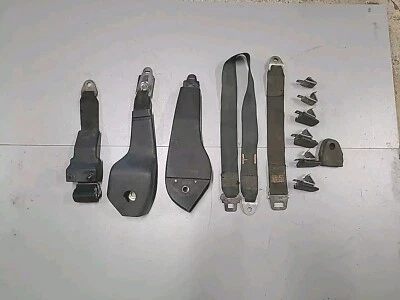 Cinturones de seguridad Mopar negros años 60 carrocería E carrocería B Plymouth Cuda, Dodge Charger Foto 1 de 4