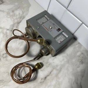 Johnson Controls Penn P70NA-1 Dual Pressure Switch All-Range - Picture 1 of 4