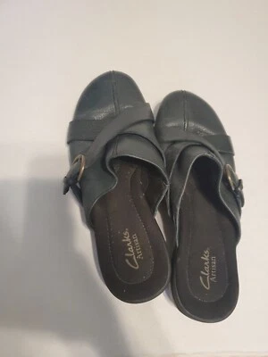 Sandalias CLARKS Artesanales Para Mujer Cuero Verde Sin Cordones Punta Cerrada 7 1/2 M Foto 1 de 4