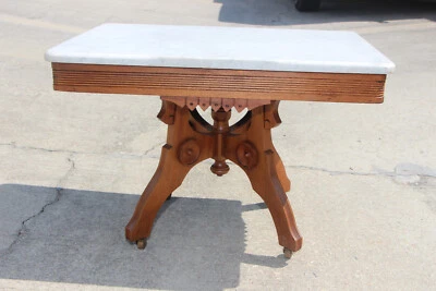 核桃维多利亚Eastlake长方形大理石咖啡桌 ~ Ca.1880 — 第 1/4 张图片