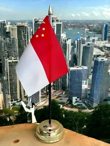 SINGAPORE TABLE FLAG 6"X4" 15cm x 10cm WITH FLAT GOLDEN BASE 25cm tall - Picture 1 of 3