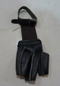 Vtg 1950s Made In USA RAUF Co. Traditional Archery Three Finger Leather Glove - Picture 1 of 2