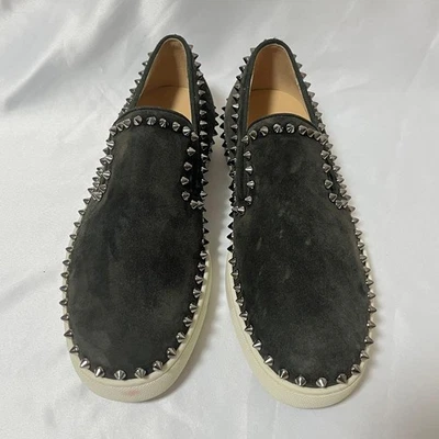 Christian Louboutin Sneakers Borchie Slip-on Nero Scamosciato Taglia 40 Abt 7... - Immagine 1 di 4