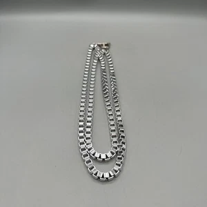 Vintage Avon versilberte würfelförmige Gliederkette neu im Karton - Bild 1 von 3