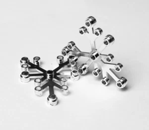 Lego 2x Chrome Silver Plant Leave 6x5 (2417) NEW!!! - Picture 1 of 1