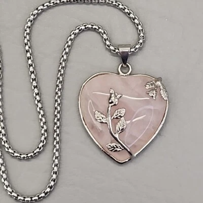 心形项链粉色吊坠玫瑰石英不锈钢盒链 23.5 — 第 1/4 张图片