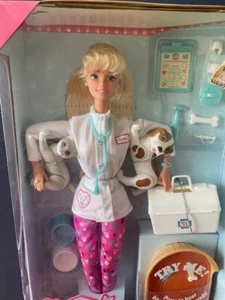 Barbie Pet Doctor Barbie Doll Mattel 1996 Vintage - Picture 1 of 6