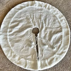 Christmas TREE SKIRT White Ivory Lace Texture Faux fur trim Pattern 46" - Picture 1 of 8