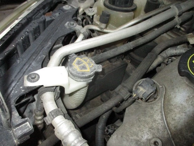 Used Washer Fluid Reservoir fits: 2007 Mercury Milan  Grade A Foto 1 de 4