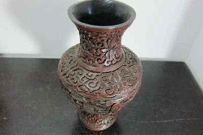 Маленькая антикварная китайская резная ваза из дерева ручной работы высотой 6,5 дюйма, 19 век - Изображение 1 из 4