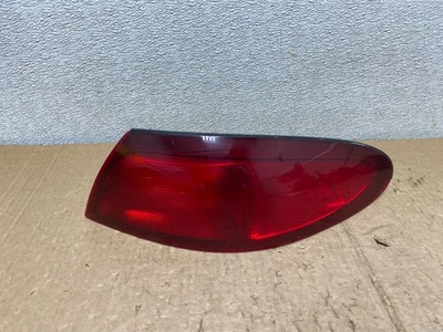 Luz trasera derecha pasajero Ford Escort 1997 a 1998 V3754 DW Foto 1 de 4