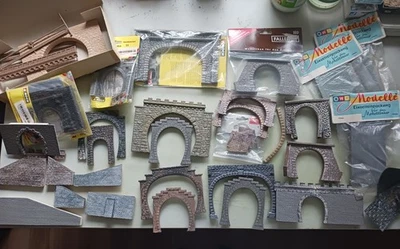 Konvolut 21 H0 Tunnelportale VAMOS, FALLER, KIBRI, AUHAGEN, ein- und zweigleisig - Bild 1 von 4