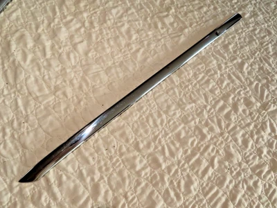 51-53 Buick Special Super Eight cuatro puertas puerta delantera derecha puerta superior moldura Foto 1 de 4