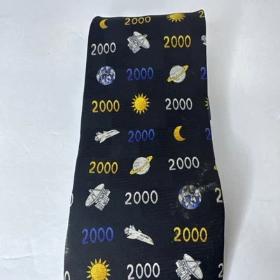 Corbata 3er Milenio Para Hombre Año 2000 Y2K Año Nuevo Fiesta Cuello 3.5 pulgadas Ancho 57 pulgadas Largo Foto 1 de 3