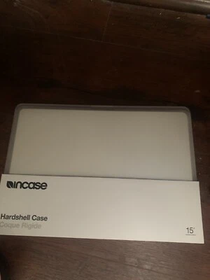 Funda rígida con textura Incase MacBook Pro 15" transparente Foto 1 de 4