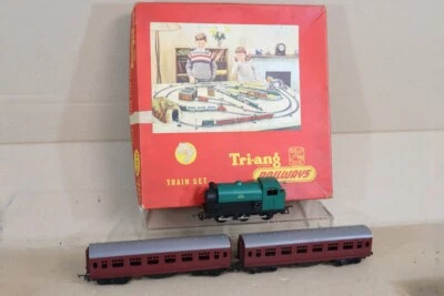 TRIANG RPA TRANSCONTINENTAL TC CLOCKWORK 0-6-0 LOCOMOTIVE & COACH SET ob - Image 1 of 4