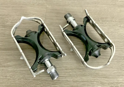 OFMEGA PLATFORM PEDALS 9/16 SILVER AND BLACK 362 GRAMS - Image 1 of 4