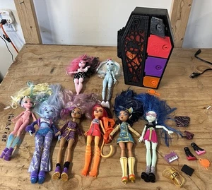 Lotto 8 bambole e accessori Monster High Doll 2021 2022 - Foto 1 di 19