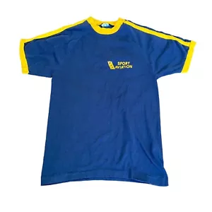 T-shirt uomo vintage EAA Oshkosh Wisconsin blu giallo taglia media campione - Foto 1 di 5