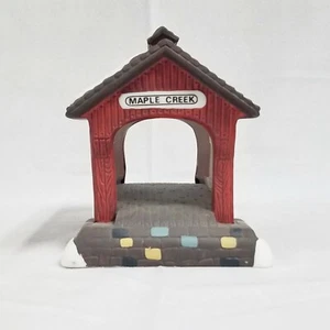 Department 56 puente cubierto rojo #59870 colección Heritage Village - Imagen 1 de 10