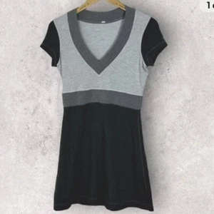 Lululemon Retro Cool Out Tunic Dress V-Neck Gray Color Block Stretch Size M - Picture 1 of 9