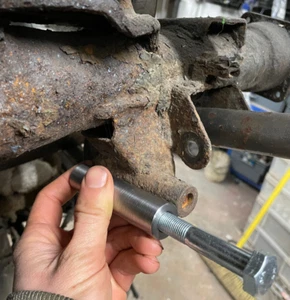 JIMNY REAR DAMPER REPAIR THREADED MOUNTING BRACKET TUBE BOLT AXLE REPLACEMENT - Picture 1 of 7