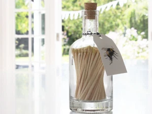 LUXURY LONG MATCHES FIRE GLASS BOTTLE WEDDING GIFT BEE CANDLE LIGHTER CHRISTMAS - Picture 1 of 4