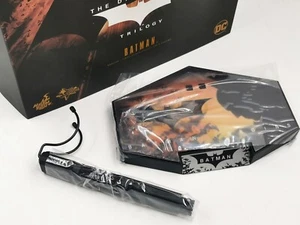 Stand Figure 1/6 Hottoys Batman Begins Batman/ Bruce Wayne HT MMS595 Accessories - Picture 1 of 2