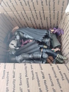 Mittlere Flatrate Box mit Actionfiguren Futter - Bild 1 von 5