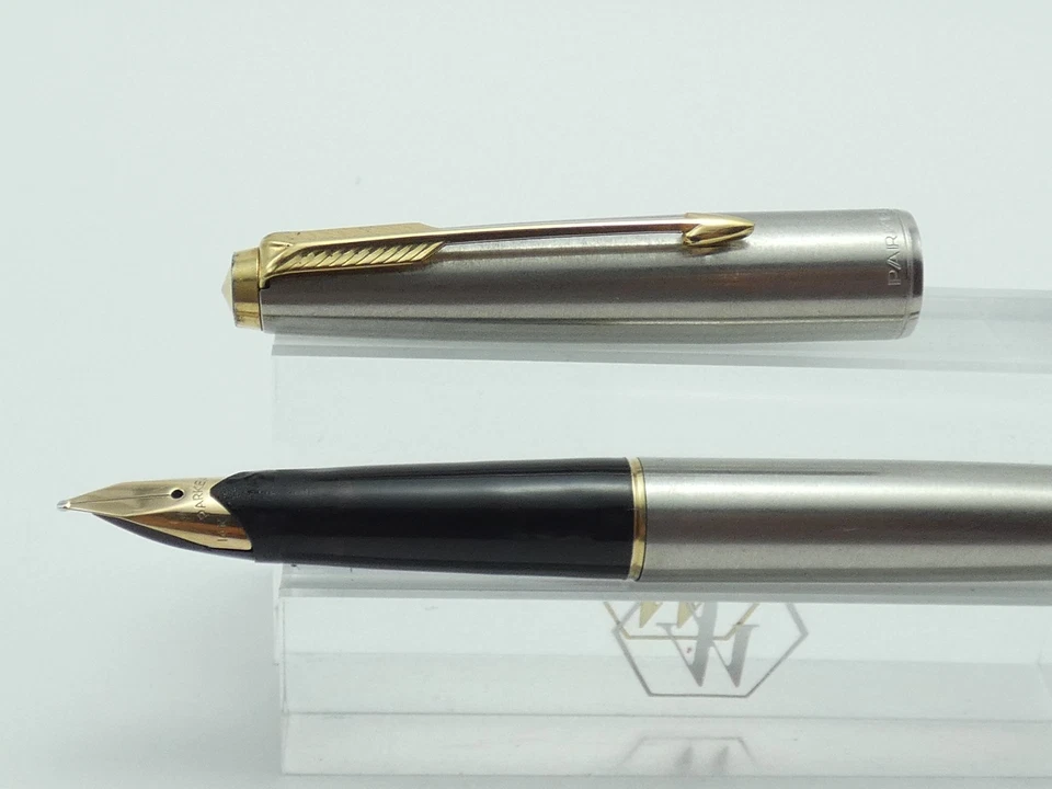 c1975 Parker 65 Flighter Deluxe Fountain Pen, GT, Medium 14K Nib *Ex Condition* - Image 1 of 4