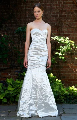 VESTIDO DE NOVIA NICOLE MILLER COURTNEY TECHNO METAL ID0002 8 $1795 Foto 1 de 4