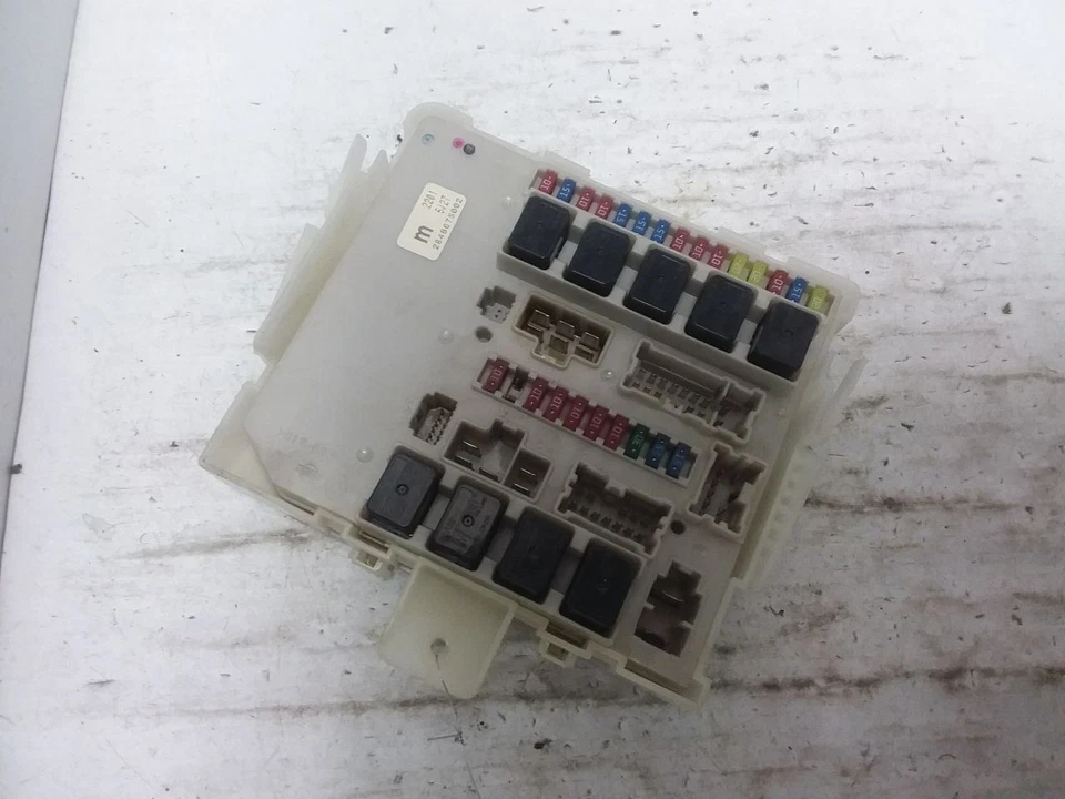Caja de conexiones de fusibles IPDM 2006 Nissan Frontier 284B67S002 Foto 1 de 4